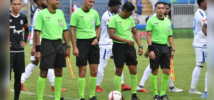 Árbitros hondureños amenazan con irse a huelga