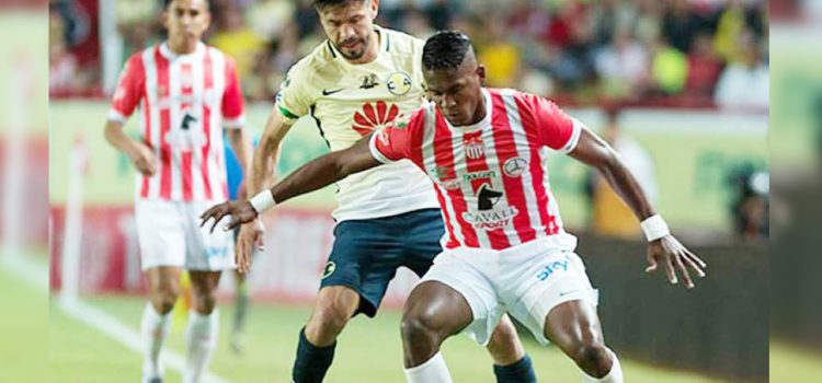 Beckeles comete penal en derrota del Necaxa ante América