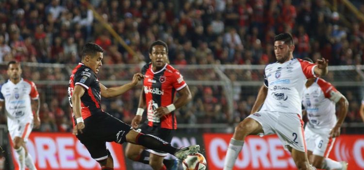 En el debut de Henry Figueroa, Alajuelense pierde ante San Carlos