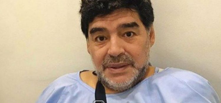 Maradona hospitalizado a causa de un sangrado estomacal