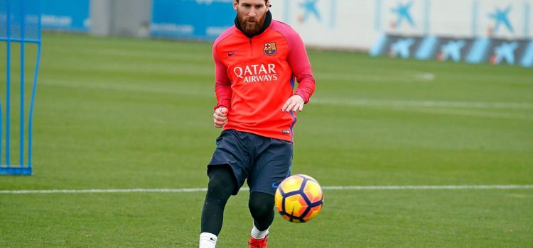 ¡Golazo!: Messi sorprende a todos con un impensado gol en un entrenamiento del Barca (VÍDEO)