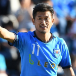 El futbolista japonés Miura renueva contrato a los 51 años