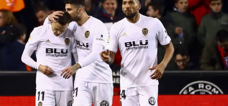 Rodrigo lleva al Valencia a semifinales de Copa