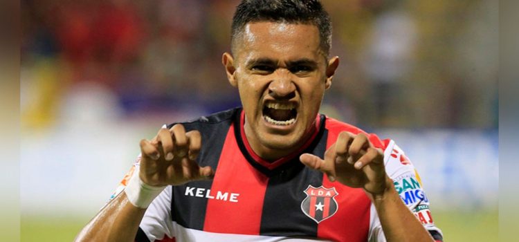 Roger Rojas entre los cuatro mejores goleadores de América