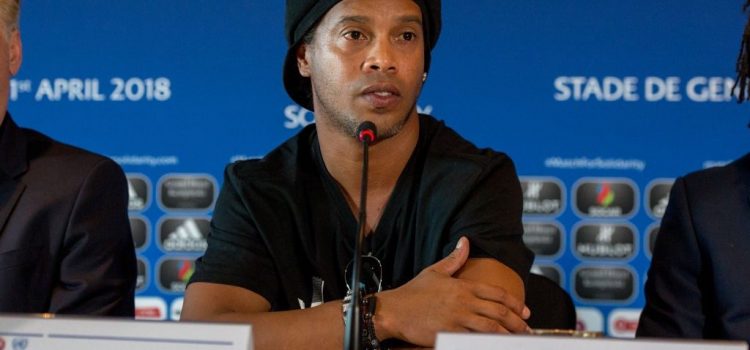 La Justicia brasileña le prohíbe a Ronaldinho salir de su país
