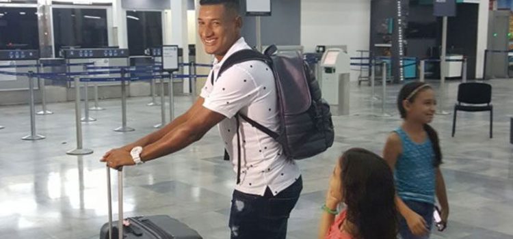 Así recibieron a Bryan Acosta en Dallas (VÍDEO)