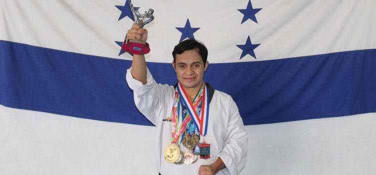 Hondureño Junior Erazo subcampeón en Mundial de taekwondo