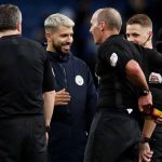 La broma del árbitro con el «Kun» Agüero tras su «hat trick» (VÍDEO)