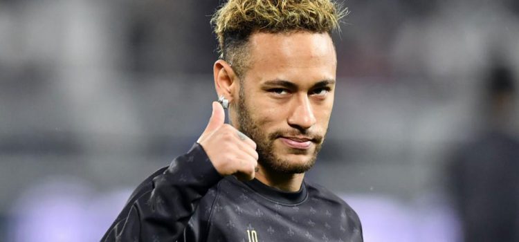 Neymar, fuera del Top 10 de jugadores brasileños después de Pelé
