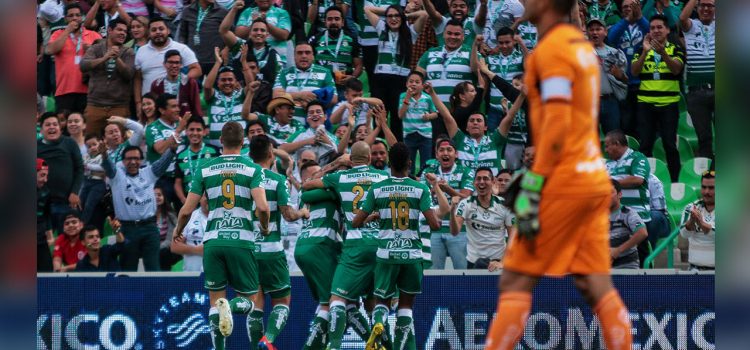 Santos golea al Toluca y va por Marathón en Concacaf