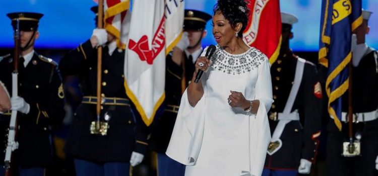 Gladys Knight sorprende con su interpretación del himno en Super Bowl