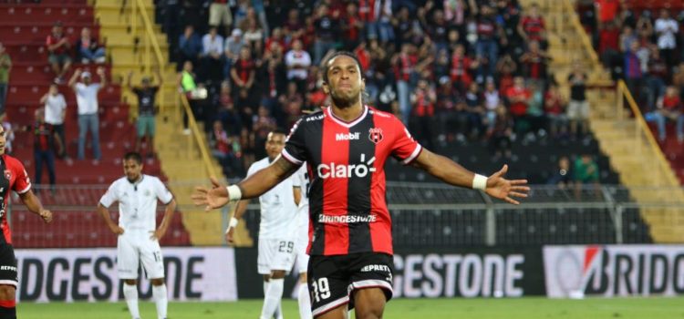 Jonathan McDonald deja Alajuelense para irse a Catar