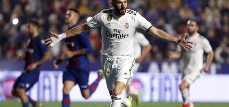Con la ayuda del VAR, Real Madrid gana al Levante
