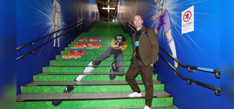 Iniesta inaugura estación de tren en Tokio en homenaje a los Super Campeones