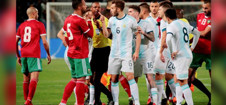 Argentina, sin Messi, derrota a Marruecos