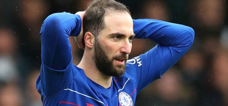El incierto futuro de Higuain ¡Ninguno de sus equipos lo quiere!