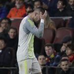 Portero de Lyon se lesiona y sale llorando (VÍDEO)