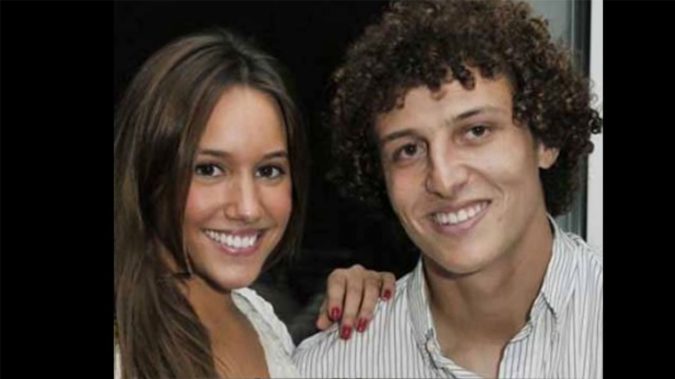 David Luiz sorprendió a su novia con uns espectacular pedida de matrimonio
