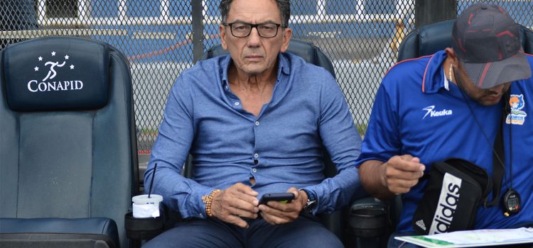 Salomón Nazar viaja a Colombia para participar en diplomado de fútbol