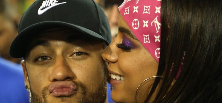 Neymar continúa su recuperación al ritmo del Carnaval en Río junto a la cantante Anitta