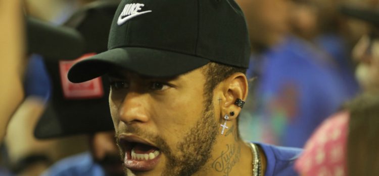 La UEFA investigará a Neymar por criticar el arbitraje del PSG-United
