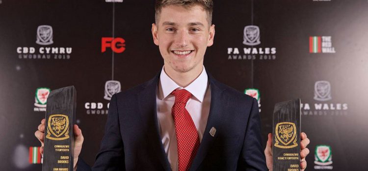 Juvenil del Bournemouth le quita a Gareth Bale el premio al futbolista galés del año