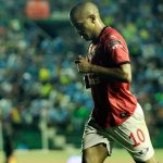 Futbolista brasileño abandona partido tras insultos racistas (VÍDEO)