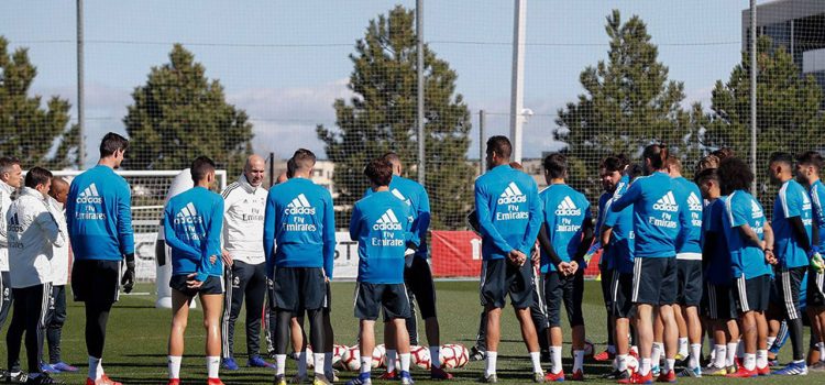 Zidane dirige su primer entrenamiento tras regresar al Real Madrid