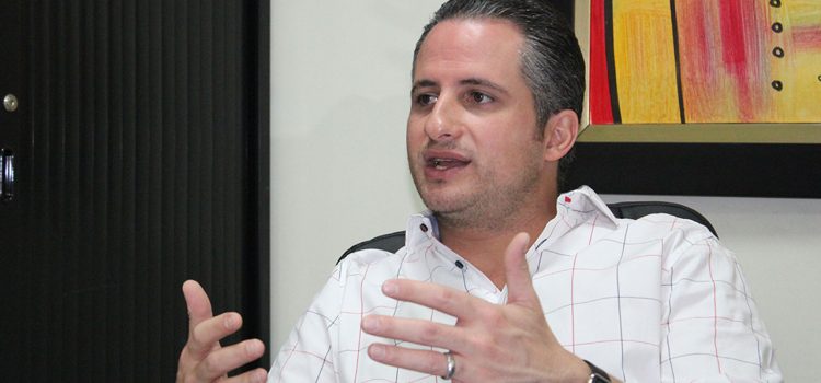 ¡Polémica! Presidente españolista desea que el árbitro Said Martínez pite “sin hambre” esta noche ante Motagua