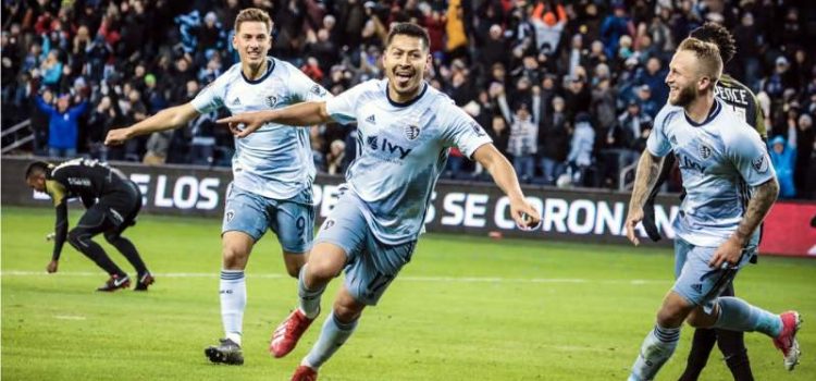 Roger Espinoza marca un gol y Kansas City avanza a la semifinal de la Concachampions