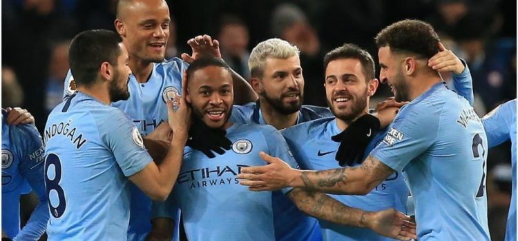 Triplete de Sterling mantiene al Manchester City como único líder