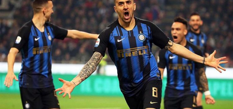 El Inter gana el derbi de Milan