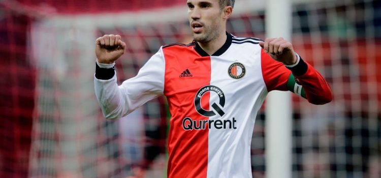 Van Persie logra su primer "hat trick" y supera los 200 goles en torneos ligueros