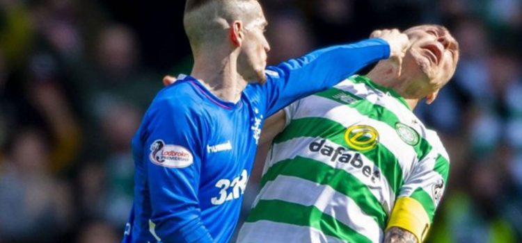 Futbolista del Rangers golpeó a jugador del Celtic en el derbi de Escocia (VÍDEO)