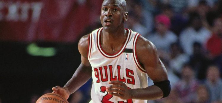 Michael Jordan designado el mejor basquetbolista de la historia (VÍDEO)