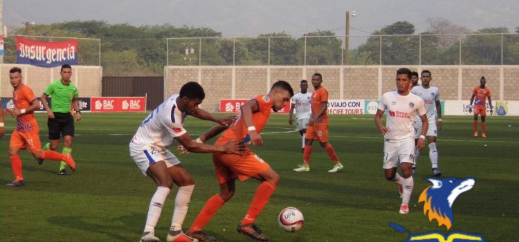 Lobos de la UPNFM golea al super líder Olimpia