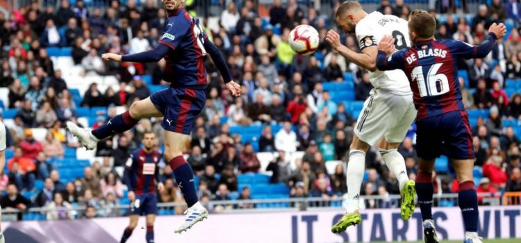 Benzema saca la cara por el Madrid y remonta ante el Eibar (VÍDEO)