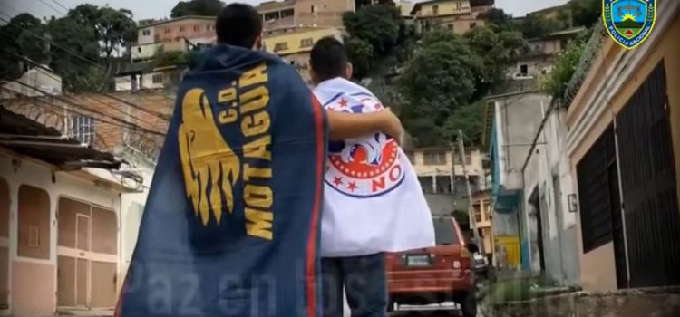 Policía de Honduras lanza campaña para promover la paz en la final entre Olimpia y Motagua