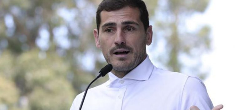 Iker Casillas abandona el hospital: "No sé cómo va a ser mi futuro" (VÍDEO)