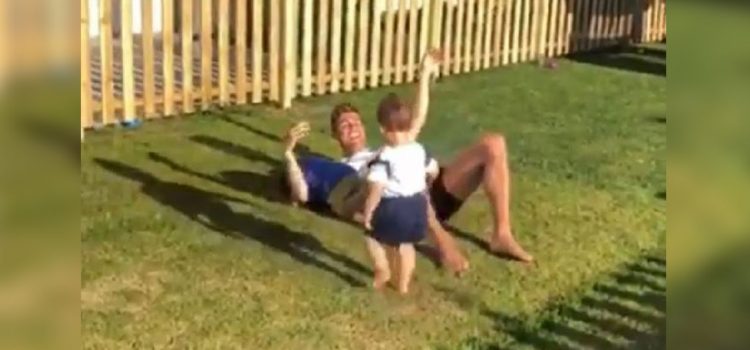Cristiano Ronaldo le enseña a su hijo Mateo a patear tiros libres (VÍDEO)