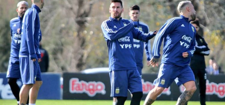 Messi entrena por primera vez con Argentina con miras a la Copa América