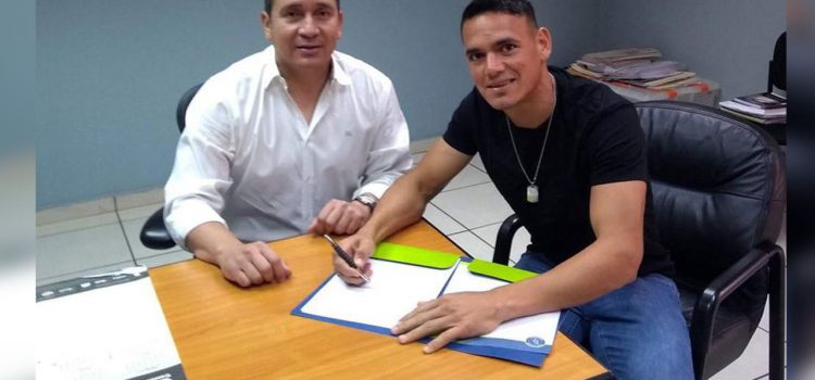 Motagua renueva contrato al paraguayo Roberto Moreira