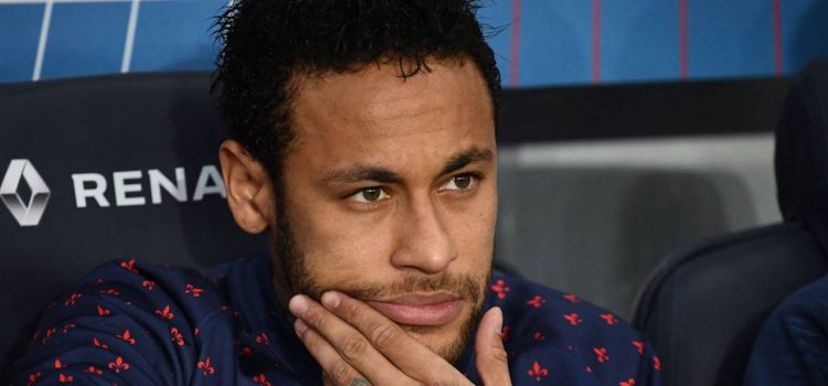 Neymar, suspendido tres partidos por agredir a un aficionado