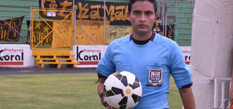 Said Martínez, el único árbitro central de Honduras en la Copa Oro