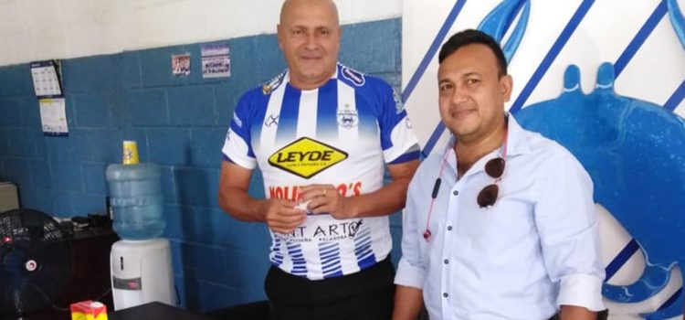 Victoria presenta a Wilmer Cruz como nuevo entrenador