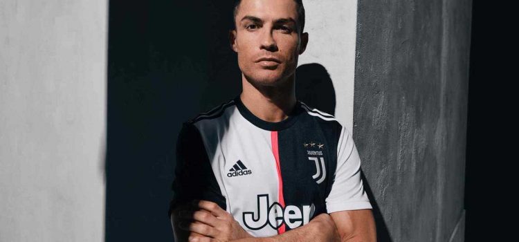 La nueva y polémica camiseta de la Juventus, ¡sin las clásicas rayas!