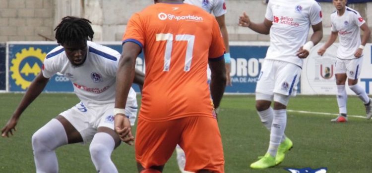 Olimpia vence a la UPN y pone un pie en la final