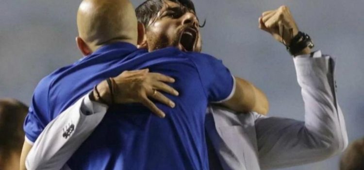 El "Loco" Abreu gana su primer título como entrenador en El Salvador