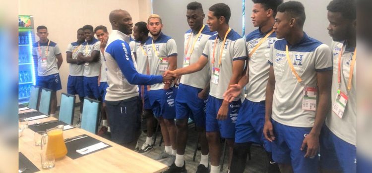 David Suazo llega a motivar a la Sub-20 de Honduras