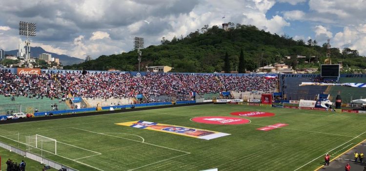 A una hora del partido de la gran fina está casi lleno el Estadio Nacional